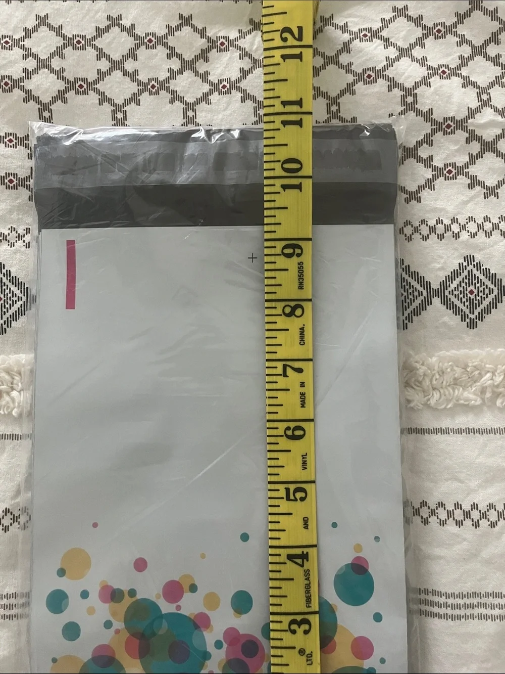 Graphic Print Poly mailers with Colorful Bubbles